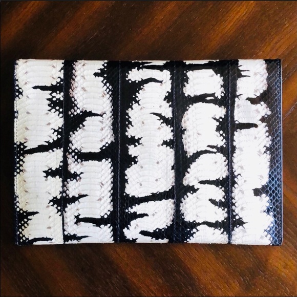 💕💬 ALEXANDER MCQUEEN Python Clutch♡ - Picture 2 of 10